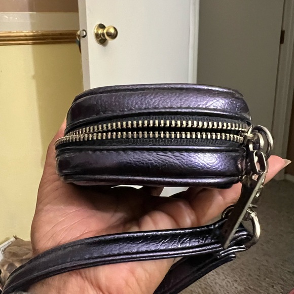 BOBBI BROWN mini wristlet dark blue pouch and white beaded coin porch. - Picture 7 of 16